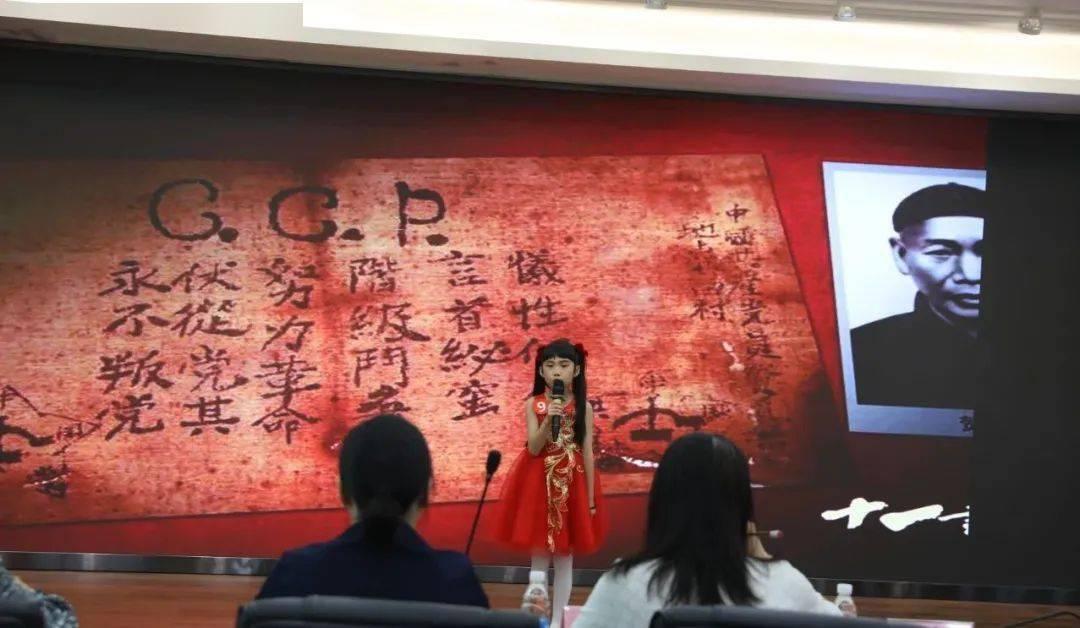 手机莫名收到转账短信 女子报警求助